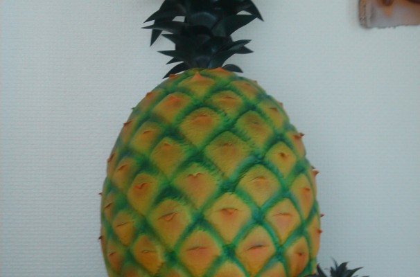 Ananas factice géant
